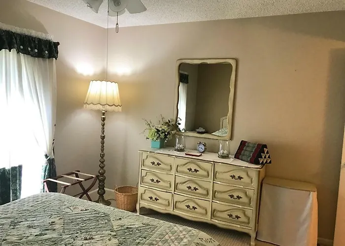 Gasthof Private Suite-living Rm/kitchenette/bed/bath
