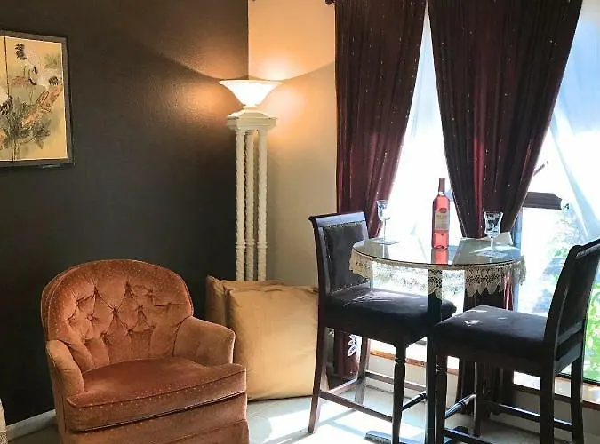 Private Suite-living Rm/kitchenette/bed/bath Phoenix